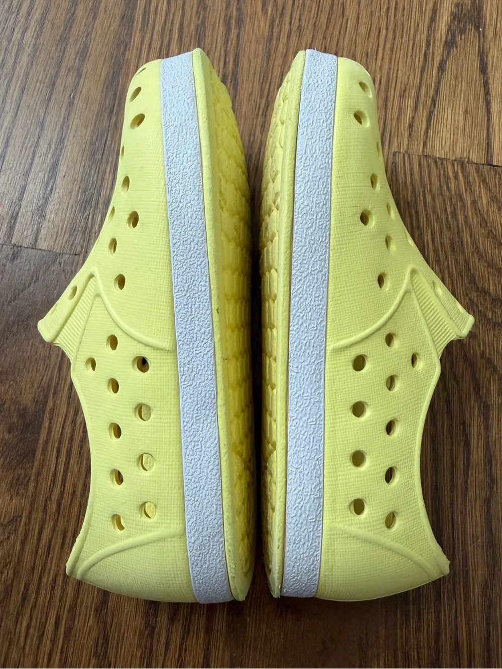Cat & Jack Yellow Rubber Slip-On Water Shoes, toddler size 8